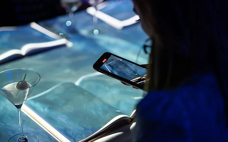 Immersive dining projection on dining table experience