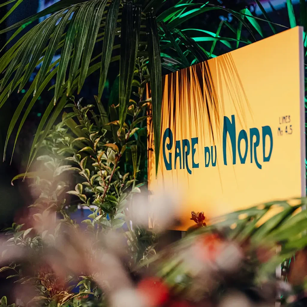 Bespoke stage content