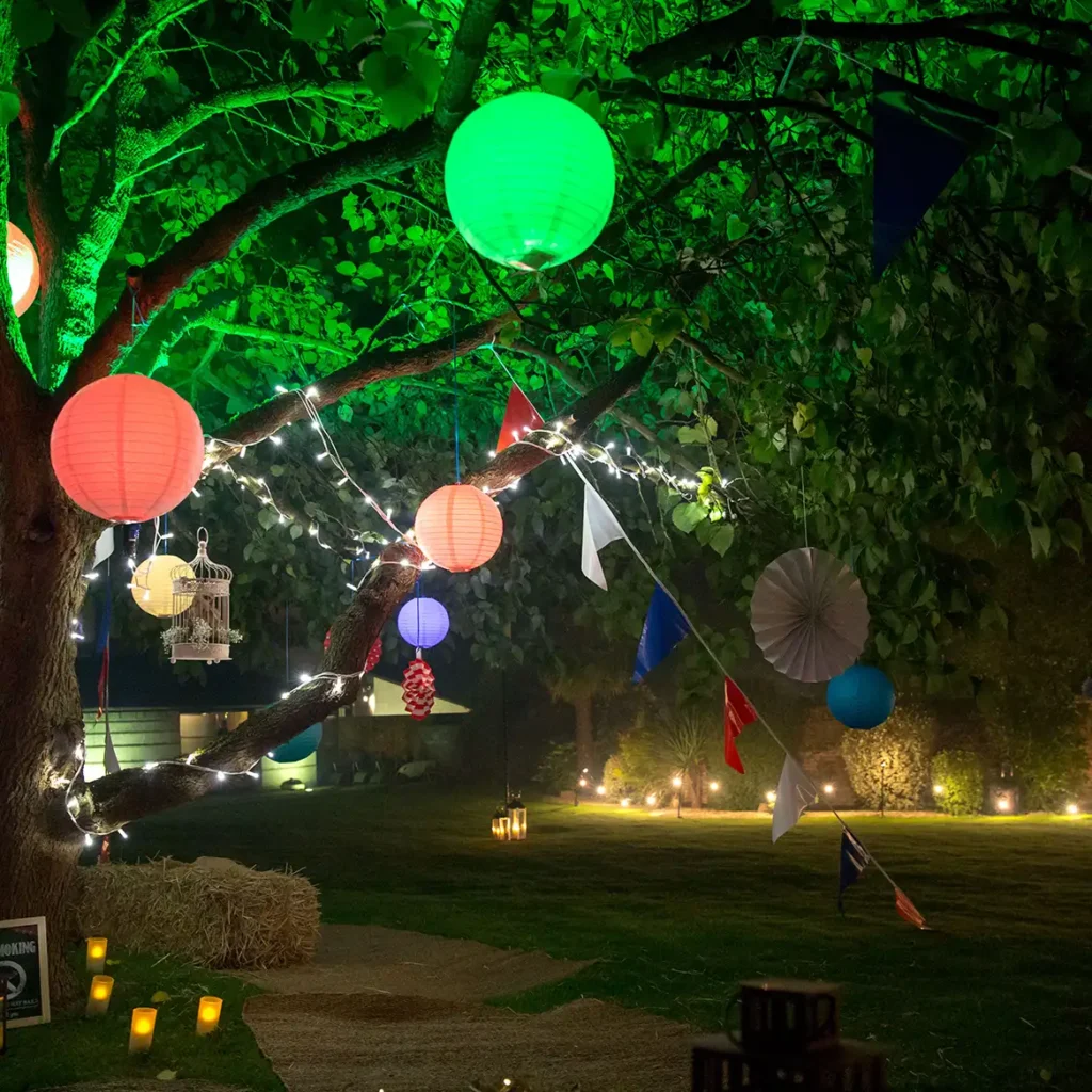 Lanterns and festoon lighting