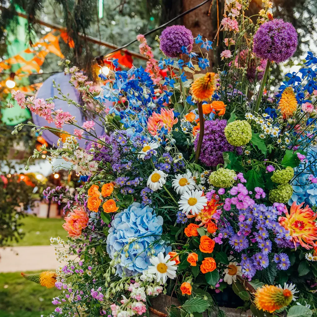 Luxury birthday theming and florals