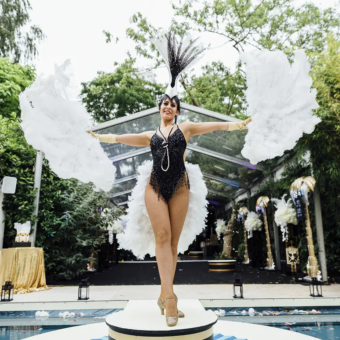 Immersive actor - feather dancer