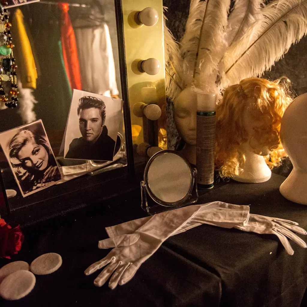 Dressing table in 1950s theme