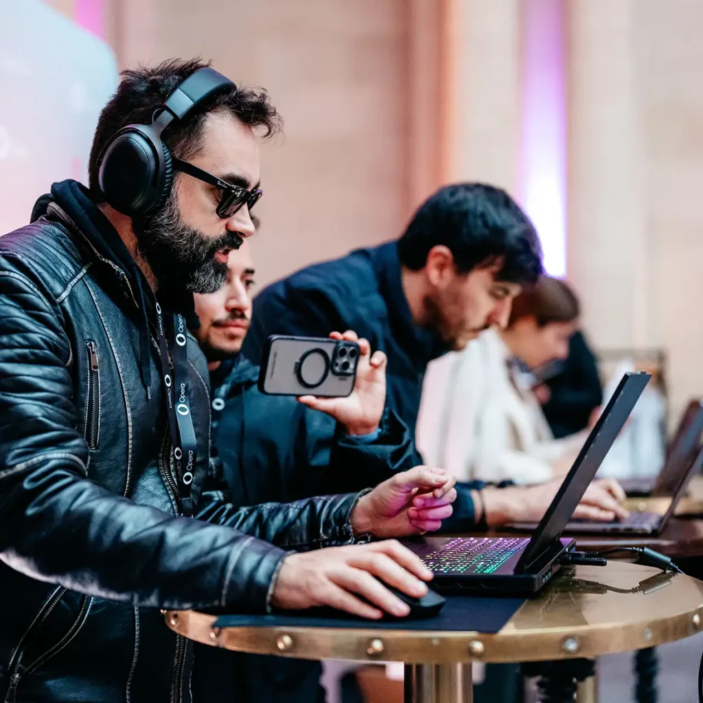 Journalists develop influential press coverage