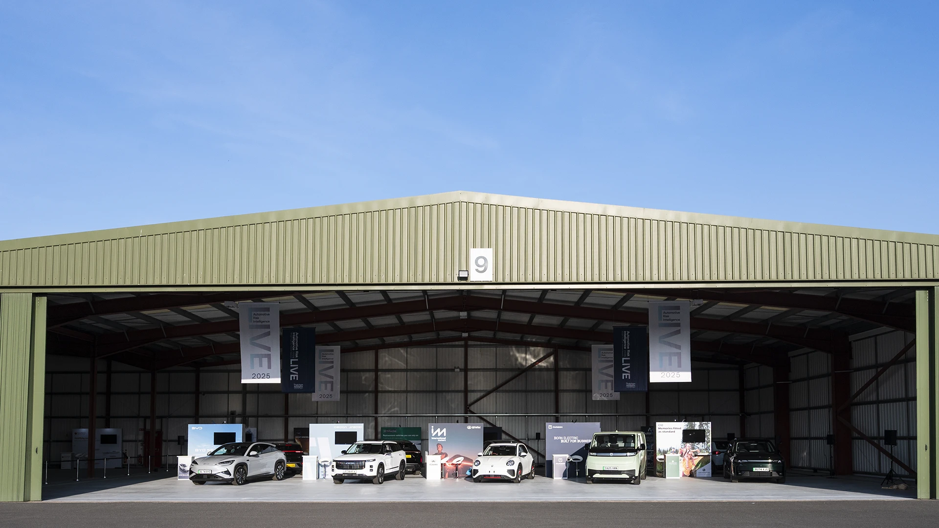 Large bespoke exhibition for automotive brands
